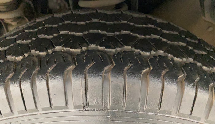 2016 Mahindra TUV300 T8 AMT, Diesel, Automatic, 77,947 km, Left Front Tyre Tread