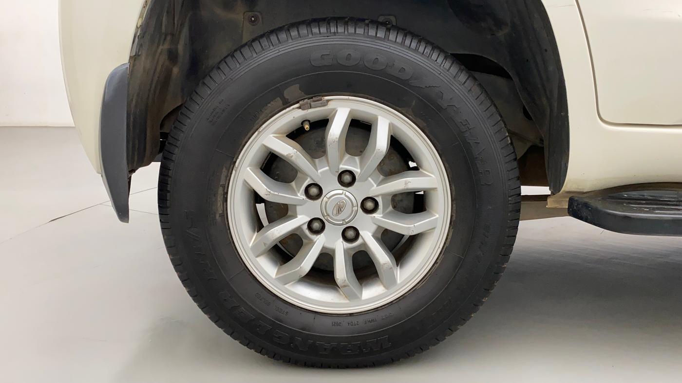 2016 Mahindra TUV300 T8 AMT, Diesel, Automatic, 77,947 km, Right Rear Wheel