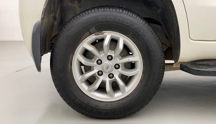 2016 Mahindra TUV300 T8 AMT, Diesel, Automatic, 77,947 km, Right Rear Wheel