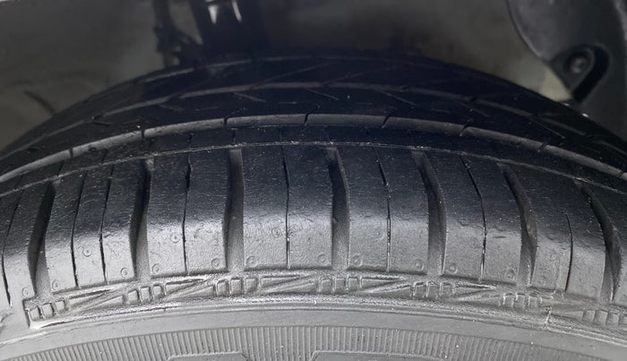 2017 Hyundai Grand i10 SPORTZ (O) 1.2 AT VTVT, Petrol, Automatic, 39,261 km, Right Front Tyre Tread