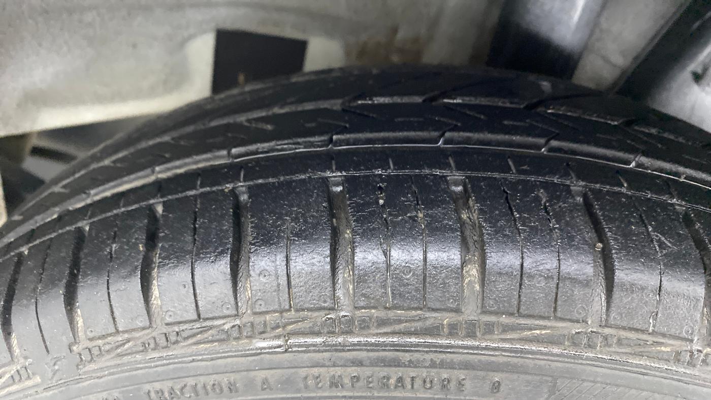 2017 Hyundai Grand i10 SPORTZ (O) 1.2 AT VTVT, Petrol, Automatic, 39,261 km, Left Rear Tyre Tread