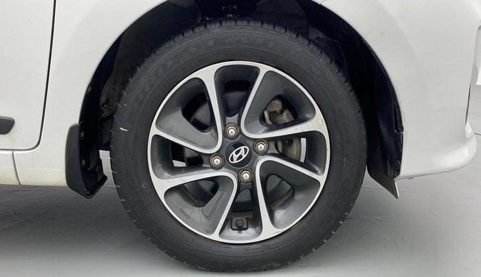 2017 Hyundai Grand i10 SPORTZ (O) 1.2 AT VTVT, Petrol, Automatic, 39,261 km, Right Front Wheel