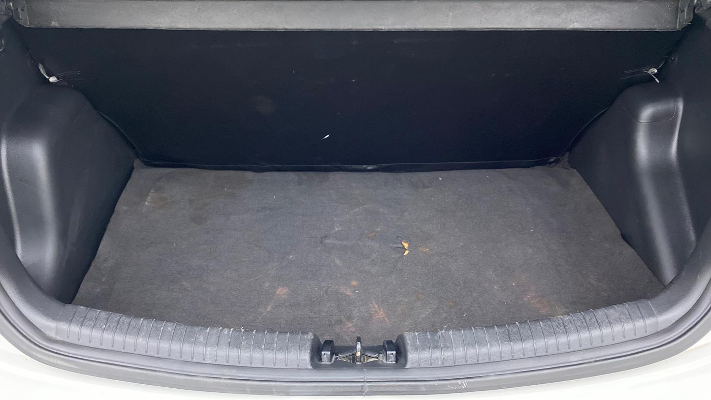 2017 Hyundai Grand i10 SPORTZ (O) 1.2 AT VTVT, Petrol, Automatic, 39,261 km, Boot Inside