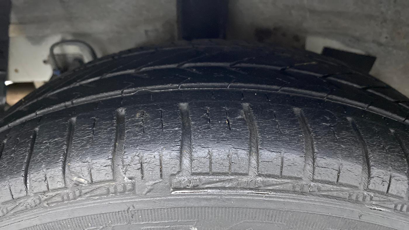 2017 Hyundai Grand i10 SPORTZ (O) 1.2 AT VTVT, Petrol, Automatic, 39,261 km, Right Rear Tyre Tread