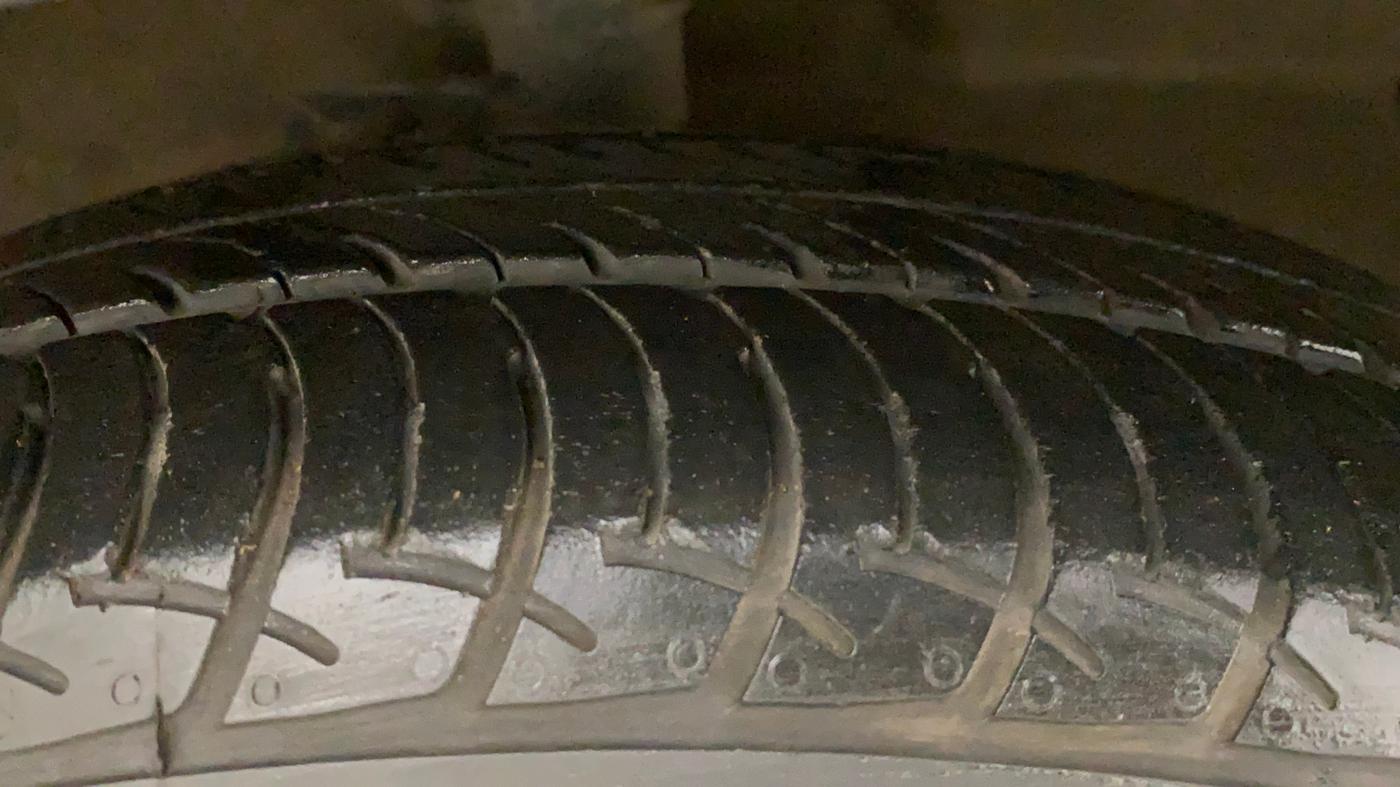 2014 Maruti Celerio VXI AMT, Petrol, Automatic, 87,315 km, Right Front Tyre Tread