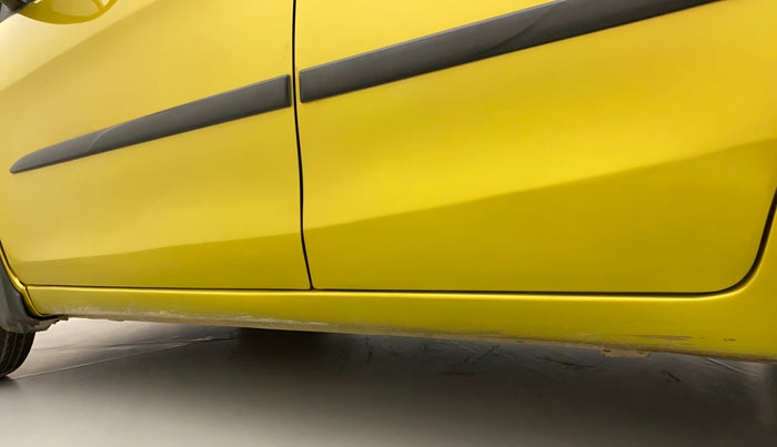2014 Maruti Celerio VXI AMT, Petrol, Automatic, 87,315 km, Left running board - Paint has minor damage