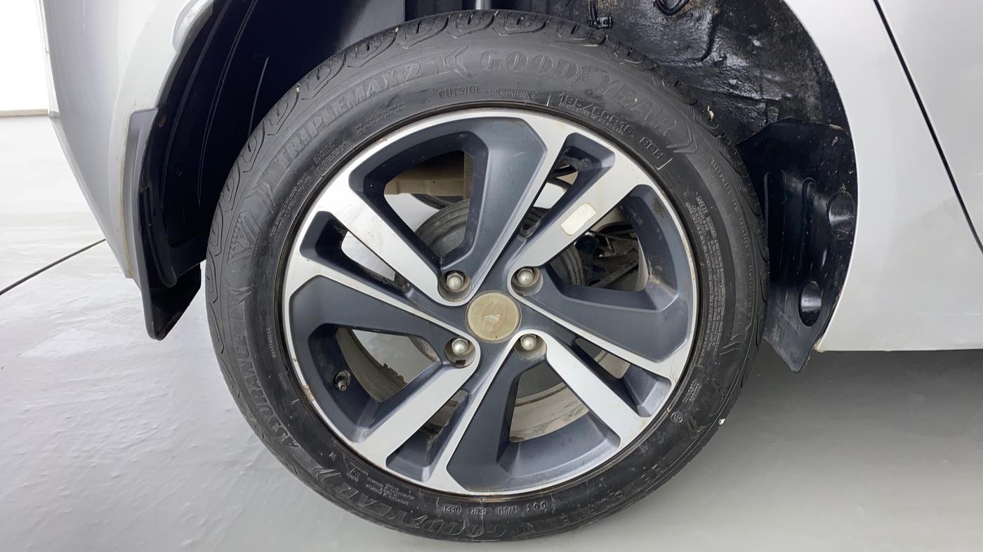 2021 Tata ALTROZ XZ 1.5 RTQ, Diesel, Manual, 38,314 km, Right Rear Wheel