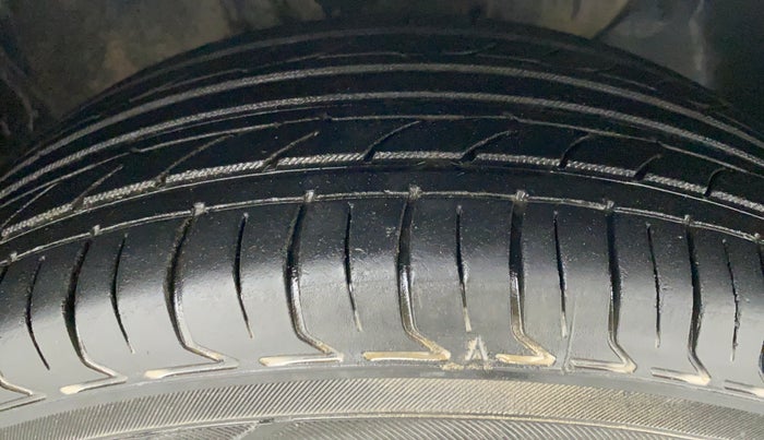 2018 Hyundai Elite i20 MAGNA EXECUTIVE 1.2, CNG, Manual, 78,662 km, Right Front Tyre Tread