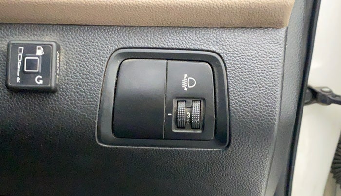 2018 Hyundai Elite i20 MAGNA EXECUTIVE 1.2, CNG, Manual, 78,662 km, Dashboard - Headlight height adjustment not working