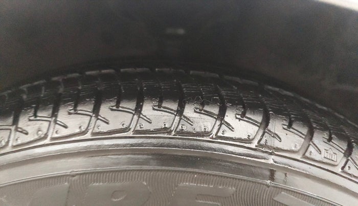 2019 Maruti Celerio VXI (O) CNG, CNG, Manual, 45,353 km, Right Front Tyre Tread