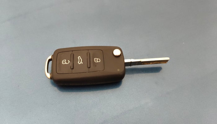 2016 Volkswagen Ameo HIGHLINE1.2L, Petrol, Manual, 59,833 km, Key Close Up