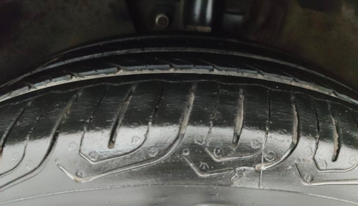 2016 Volkswagen Ameo HIGHLINE1.2L, Petrol, Manual, 59,833 km, Left Front Tyre Tread