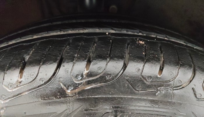 2016 Volkswagen Ameo HIGHLINE1.2L, Petrol, Manual, 59,833 km, Right Front Tyre Tread