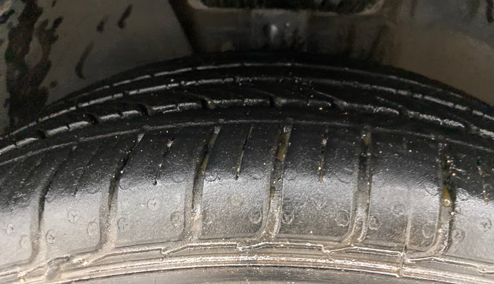 2018 Volkswagen Vento HIGHLINE 1.5 AT, Diesel, Automatic, 50,087 km, Left Front Tyre Tread