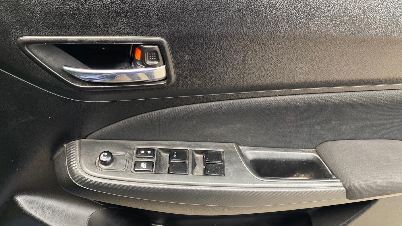 2022 Maruti Swift VXI, Petrol, Manual, 20,408 km, Driver Side Door Panels Control