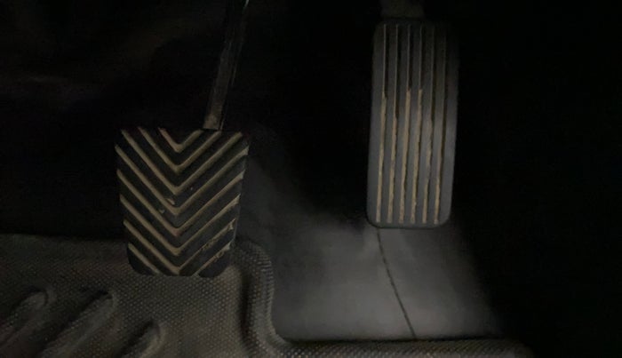 2023 KIA CARENS PRESTIGE 1.5 DIESEL IMT 7 STR, Diesel, Manual, 1,02,184 km, Pedals