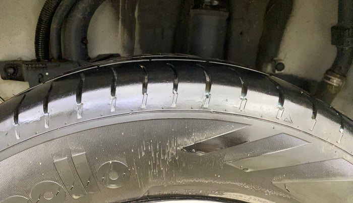 2023 KIA CARENS PRESTIGE 1.5 DIESEL IMT 7 STR, Diesel, Manual, 1,02,184 km, Left Rear Tyre Tread