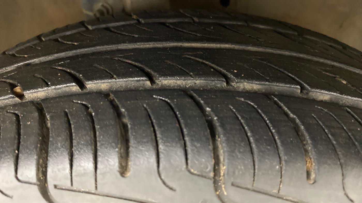 2016 Maruti Celerio VXI (O) AMT, Petrol, Automatic, 63,129 km, Right Front Tyre Tread