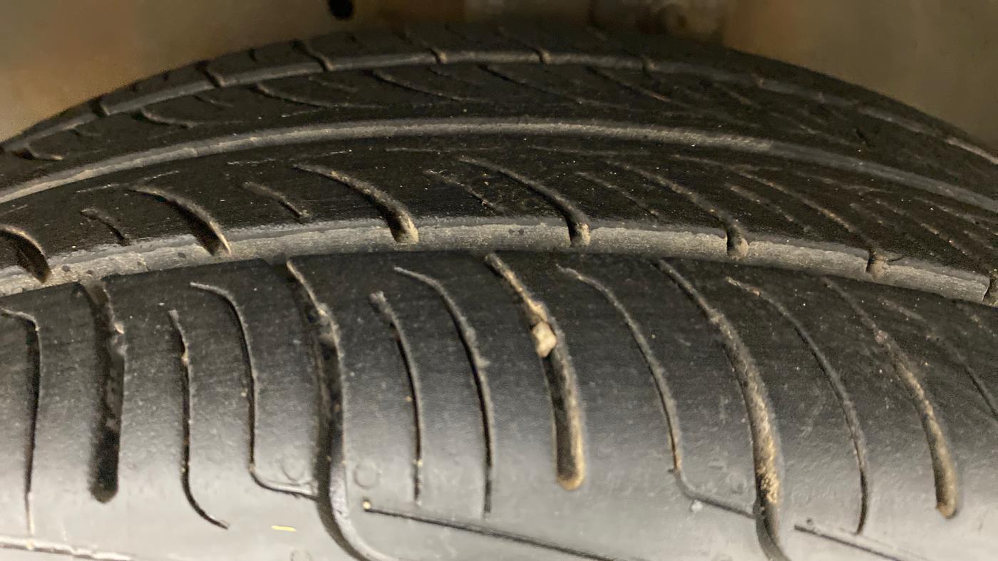 2016 Maruti Celerio VXI (O) AMT, Petrol, Automatic, 63,129 km, Left Front Tyre Tread