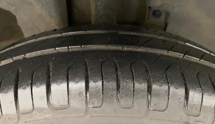 2017 Renault Kwid RXT 1.0 AMT (O), Petrol, Automatic, 58,795 km, Right Front Tyre Tread