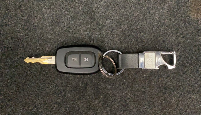 2017 Renault Kwid RXT 1.0 AMT (O), Petrol, Automatic, 58,795 km, Key Close Up