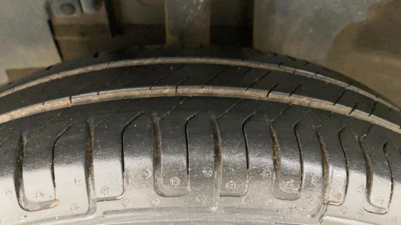 2017 Renault Kwid RXT 1.0 AMT (O), Petrol, Automatic, 58,795 km, Left Front Tyre Tread