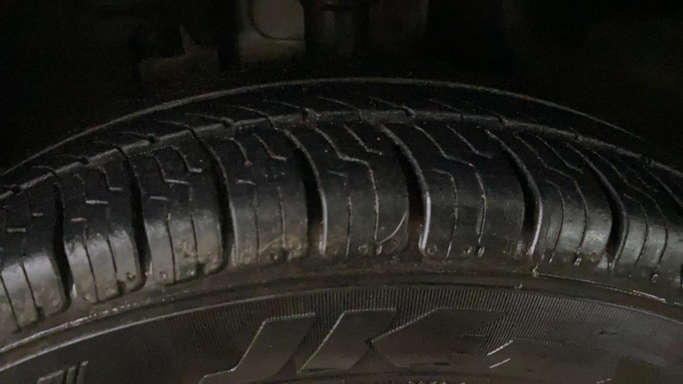 2019 Renault Kwid RXT 1.0 AMT (O), Petrol, Automatic, 97,861 km, Left Front Tyre Tread