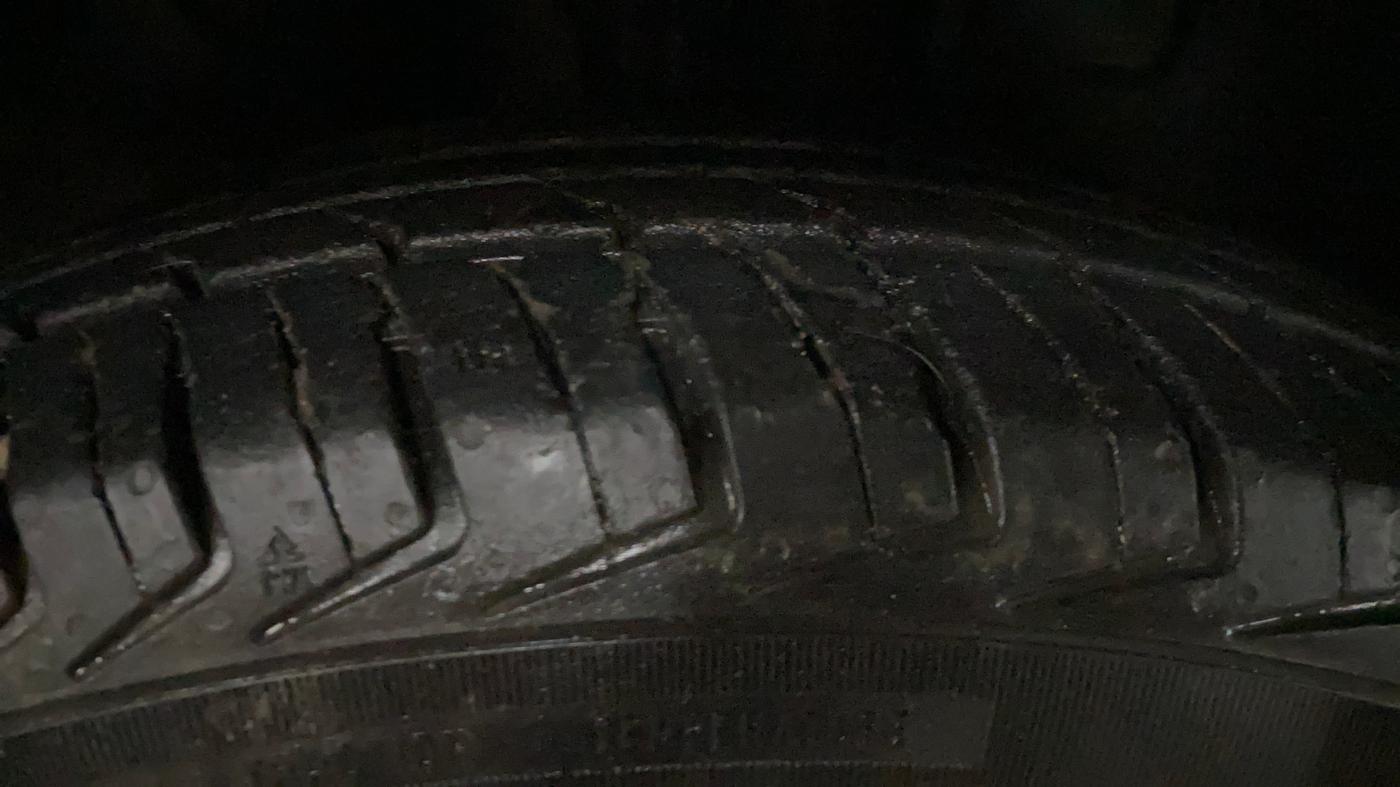 2019 Renault Kwid RXT 1.0 AMT (O), Petrol, Automatic, 97,861 km, Right Front Tyre Tread