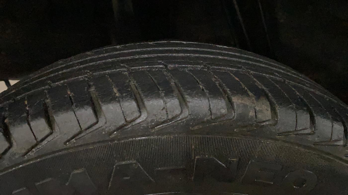 2019 Renault Kwid RXT 1.0 AMT (O), Petrol, Automatic, 97,861 km, Right Rear Tyre Tread