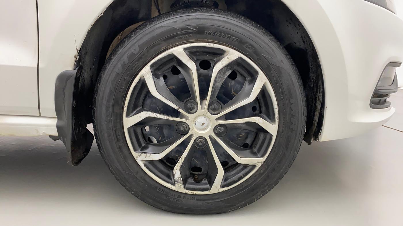 2018 Volkswagen Polo COMFORTLINE 1.0 PETROL, Petrol, Manual, 57,682 km, Right Front Wheel
