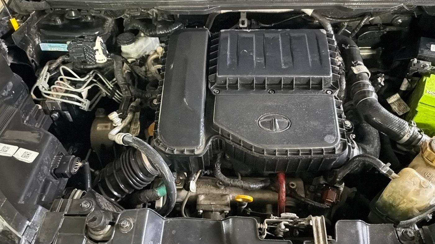 2022 Tata NEXON XZA PLUS (O) DIESEL DARK EDITION, Diesel, Automatic, 98,286 km, Engine View - Right