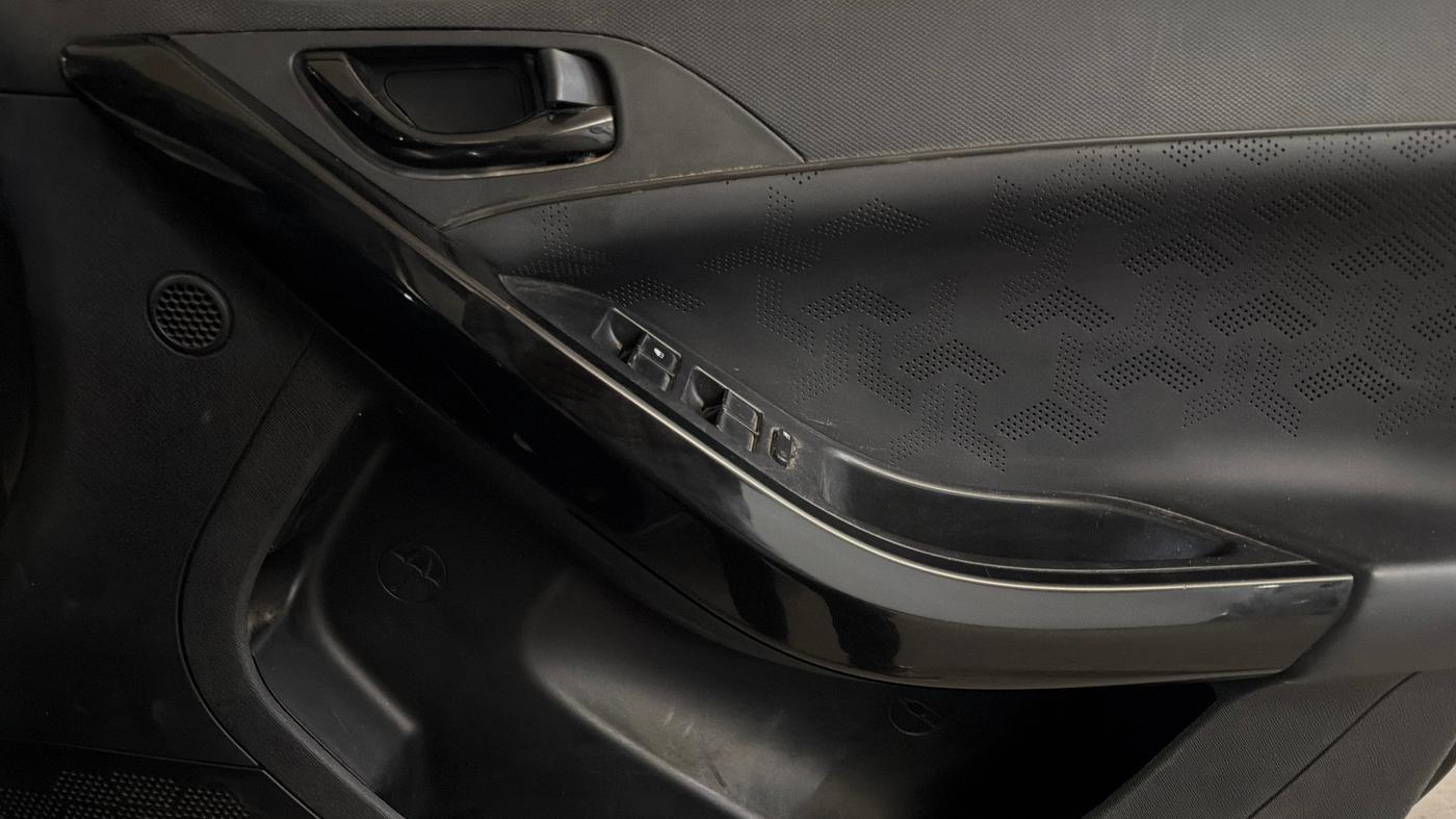 2022 Tata NEXON XZA PLUS (O) DIESEL DARK EDITION, Diesel, Automatic, 98,286 km, Driver Side Door Panels Control