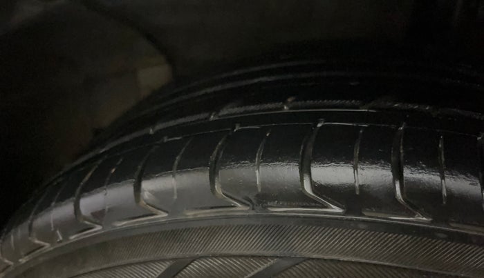 2021 Hyundai NEW I20 ASTA 1.0 GDI TURBO DCT, Petrol, Automatic, 30,375 km, Left Rear Tyre Tread