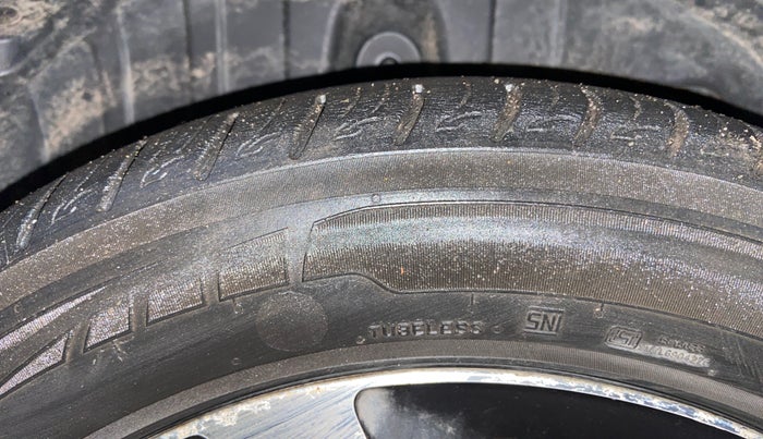 2021 Mahindra XUV300 W8 (O) 1.5 DIESEL, Diesel, Manual, 75,937 km, Right Rear Tyre Tread