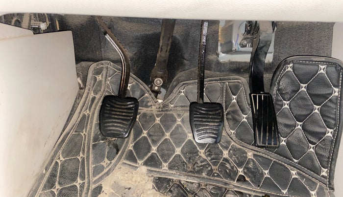 2021 Mahindra XUV300 W8 (O) 1.5 DIESEL, Diesel, Manual, 75,937 km, Pedals