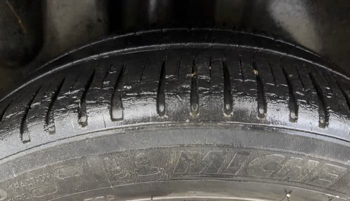 2017 Volkswagen Ameo HIGHLINE1.2L PLUS 16 ALLOY, Petrol, Manual, 82,189 km, Right Rear Tyre Tread