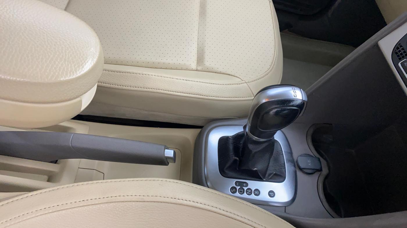 2015 Volkswagen Vento HIGHLINE 1.5 AT, Diesel, Automatic, 70,687 km, Gear Lever