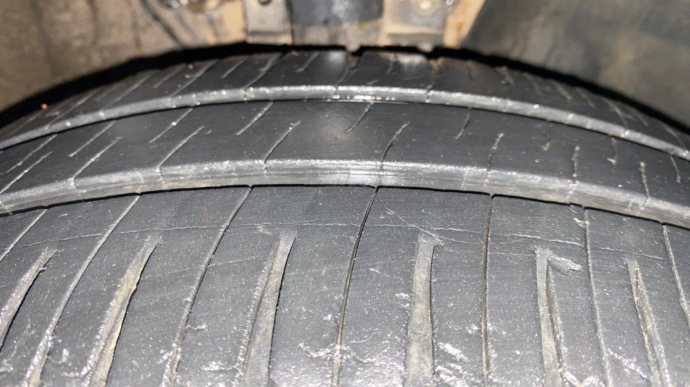 2015 Volkswagen Vento HIGHLINE 1.5 AT, Diesel, Automatic, 70,687 km, Right Front Tyre Tread