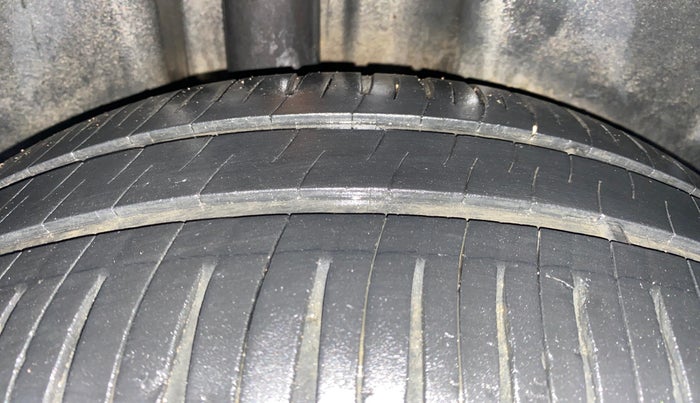 2015 Volkswagen Vento HIGHLINE 1.5 AT, Diesel, Automatic, 70,376 km, Right Rear Tyre Tread