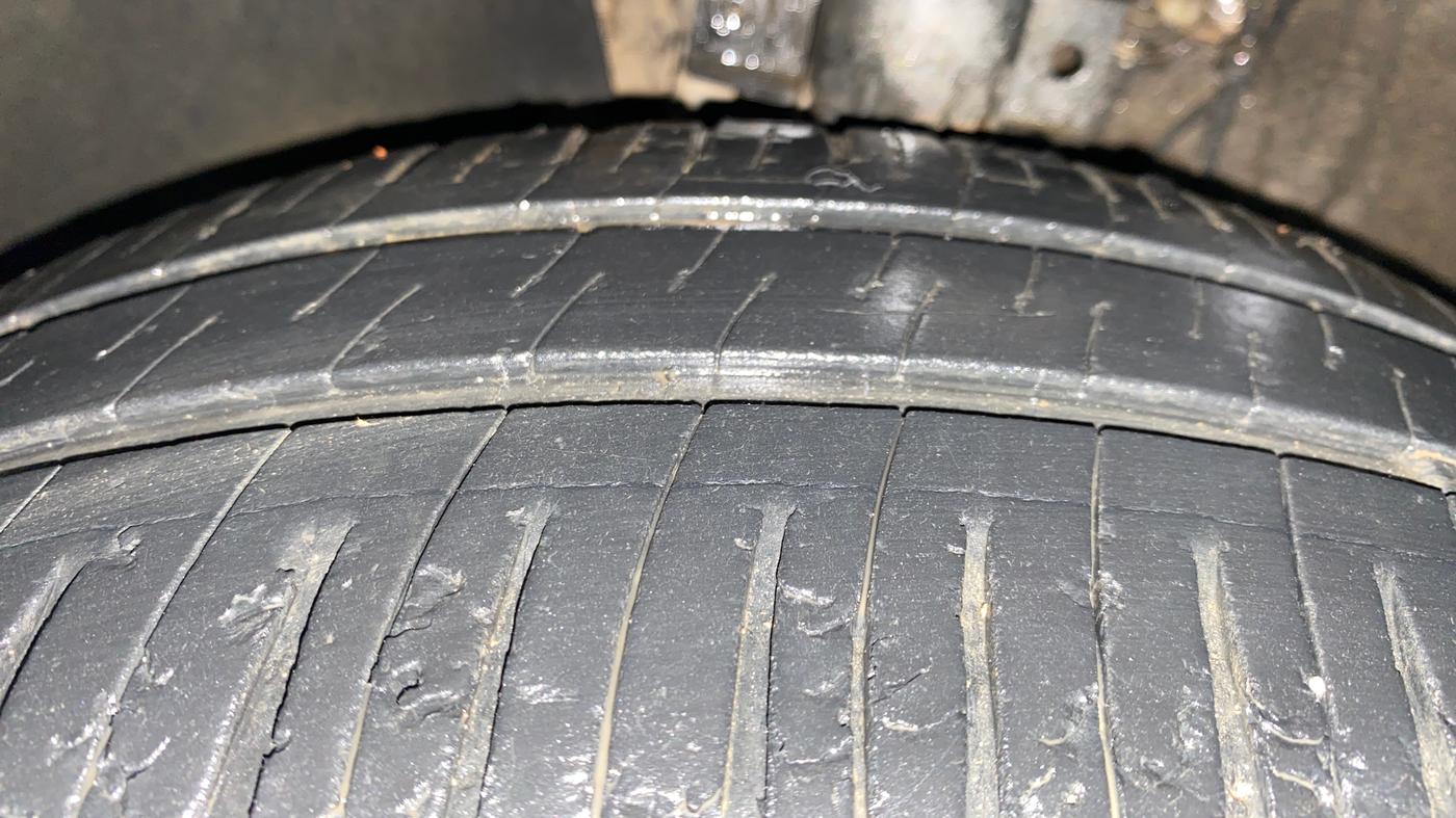 2015 Volkswagen Vento HIGHLINE 1.5 AT, Diesel, Automatic, 70,687 km, Left Front Tyre Tread