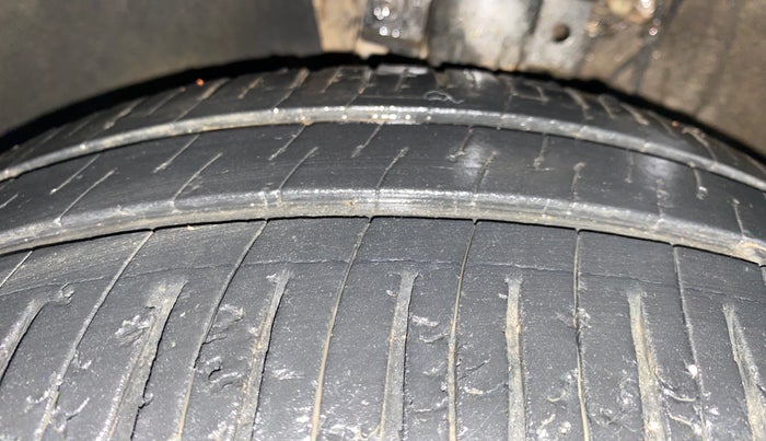2015 Volkswagen Vento HIGHLINE 1.5 AT, Diesel, Automatic, 70,376 km, Left Front Tyre Tread