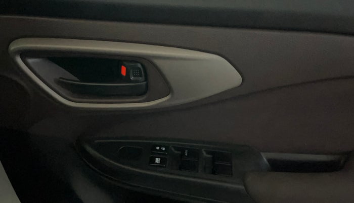 2024 Maruti FRONX SIGMA 1.2 MT, Petrol, Manual, 30,136 km, Driver Side Door Panels Control