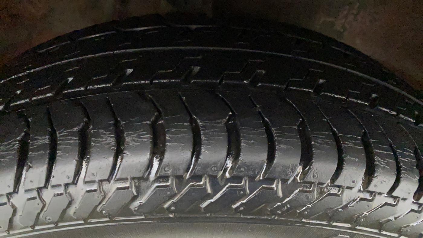 2015 Maruti Alto K10 VXI, Petrol, Manual, 25,335 km, Right Front Tyre Tread