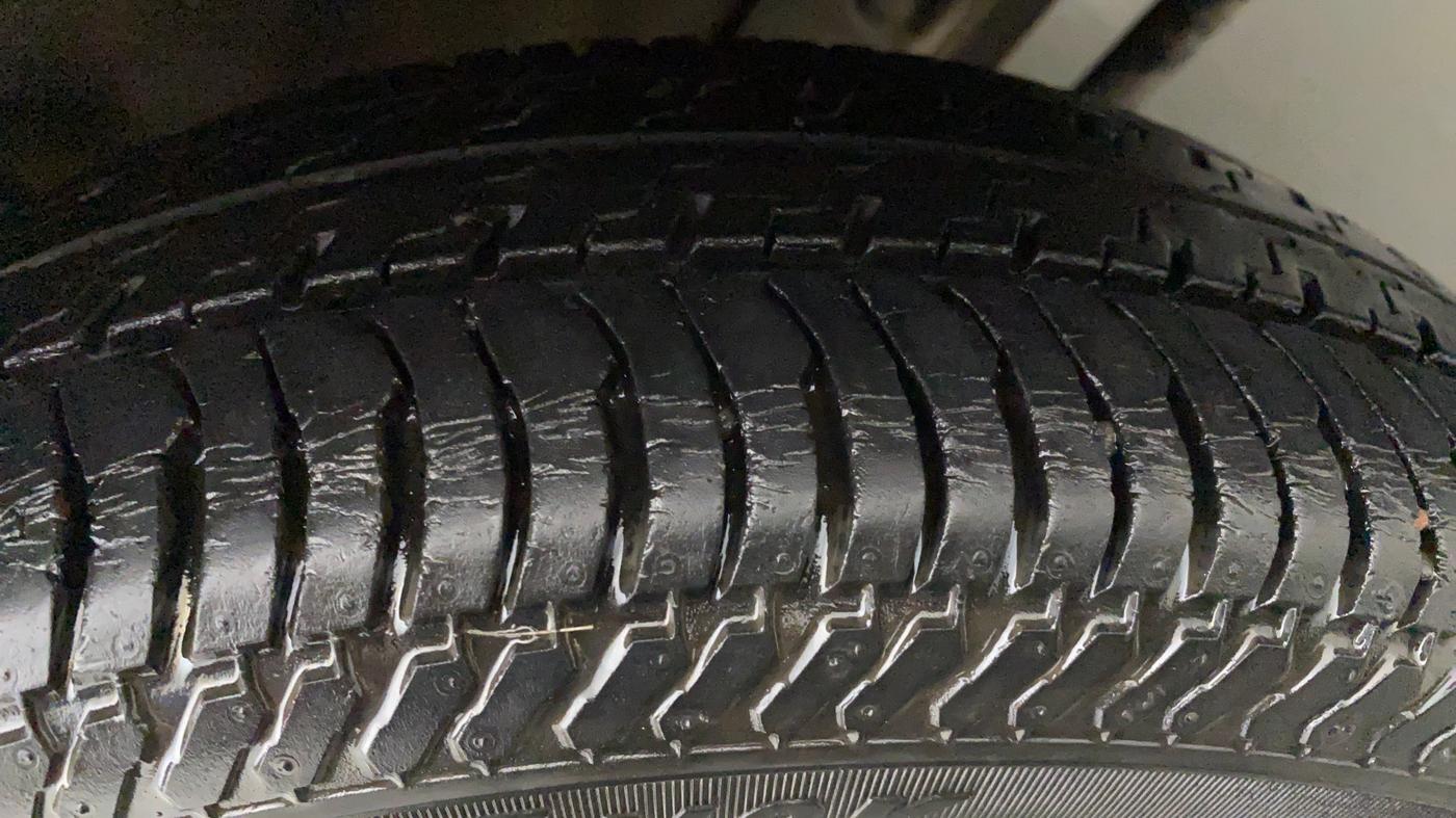 2015 Maruti Alto K10 VXI, Petrol, Manual, 25,335 km, Left Rear Tyre Tread