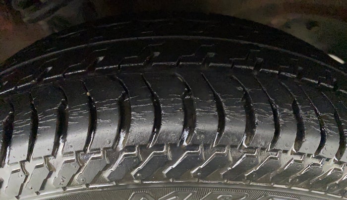 2015 Maruti Alto K10 VXI, Petrol, Manual, 25,335 km, Left Front Tyre Tread