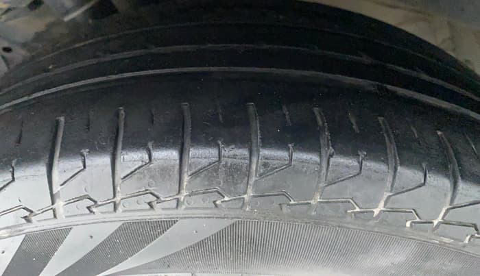 2017 Maruti S Cross ZETA 1.3, Diesel, Manual, 88,196 km, Left Front Tyre Tread