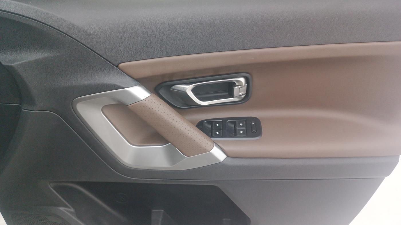2023 Tata Harrier XZ Plus 2.0Lkryotec halo Dark Edition, Diesel, Manual, 17,494 km, Driver Side Door Panels Control