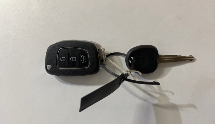 2020 Hyundai GRAND I10 NIOS SPORTZ AMT 1.2 KAPPA VTVT, Petrol, Automatic, 12,888 km, Key Close Up