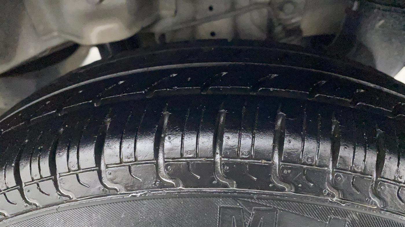 2016 Hyundai Eon ERA +, Petrol, Manual, 28,775 km, Left Rear Tyre Tread
