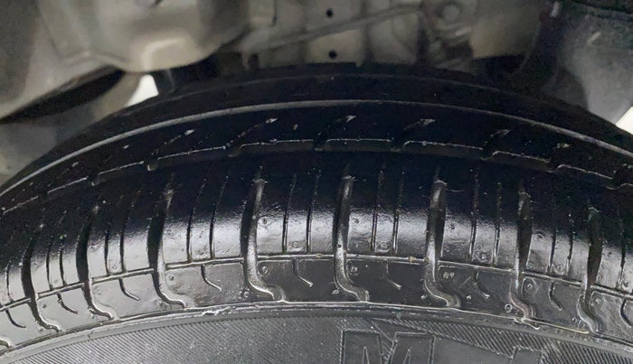 2016 Hyundai Eon ERA +, Petrol, Manual, 28,775 km, Left Rear Tyre Tread